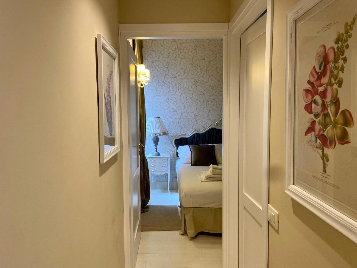 White Florence Suite Exteriér fotografie