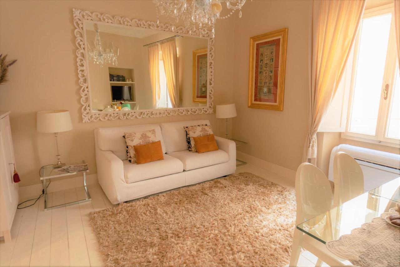 White Florence Suite Exteriér fotografie