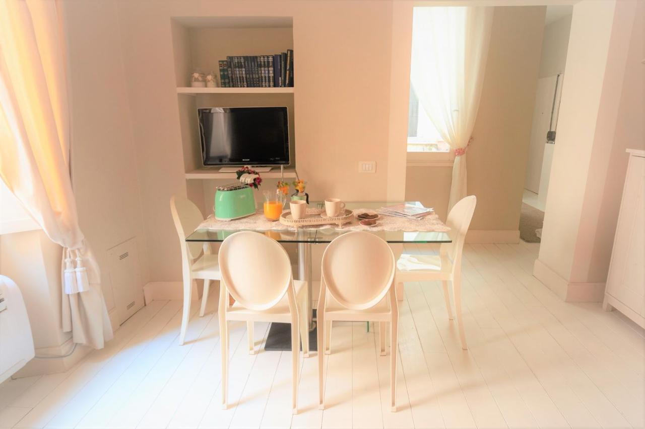 White Florence Suite Exteriér fotografie