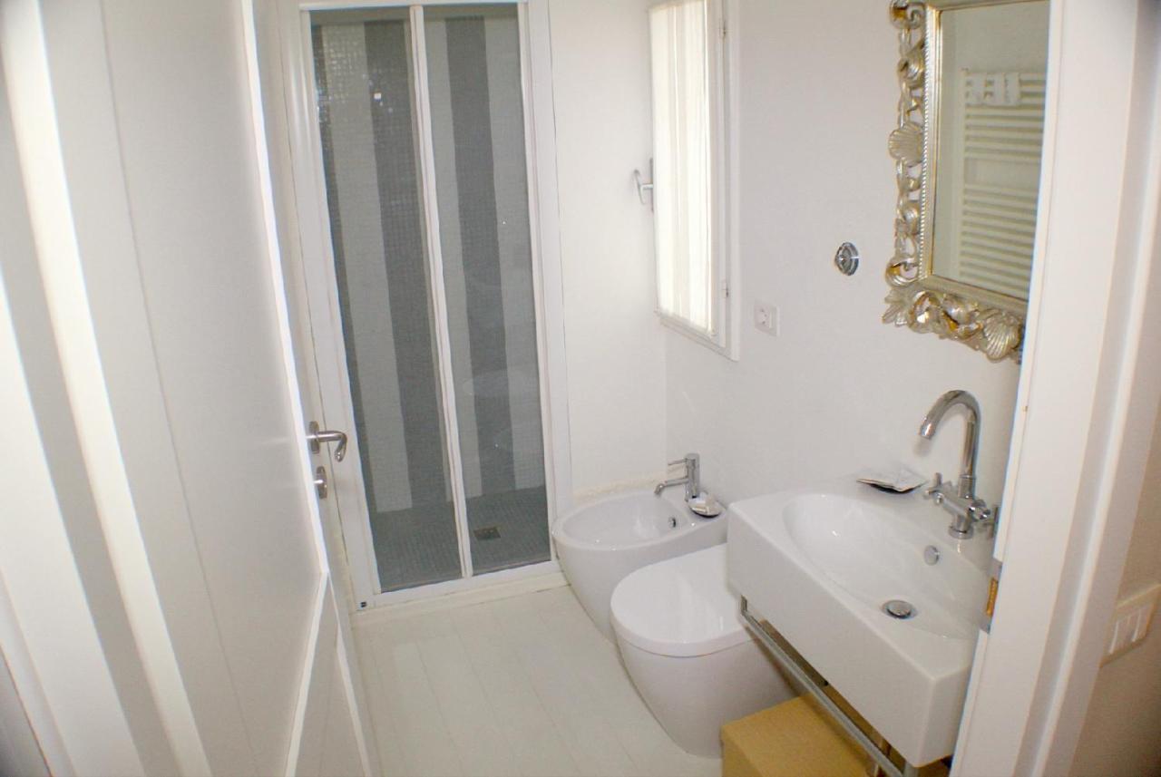 White Florence Suite Exteriér fotografie